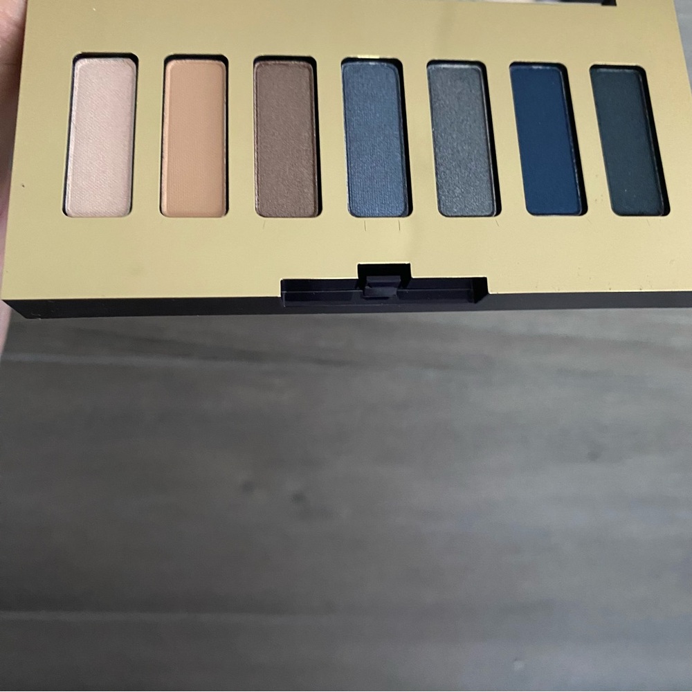 SALE Estée Lauder Eyeshadow Palette - Picture 3 of 4